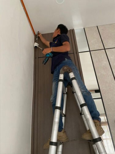 Pemasangan CCTV baru untuk area hotel oleh teknisi Master CCTV